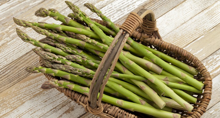 Ricetta antipasto sfizioso tartine con uovo e asparagi