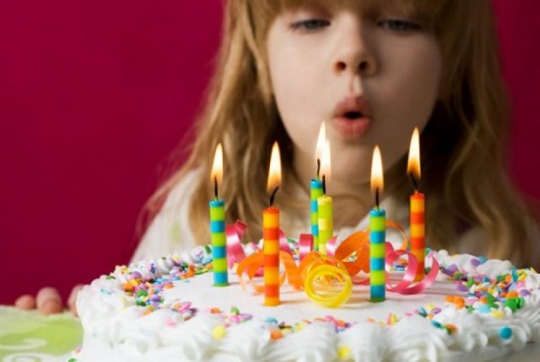 augurare buon compleanno ad un bimba