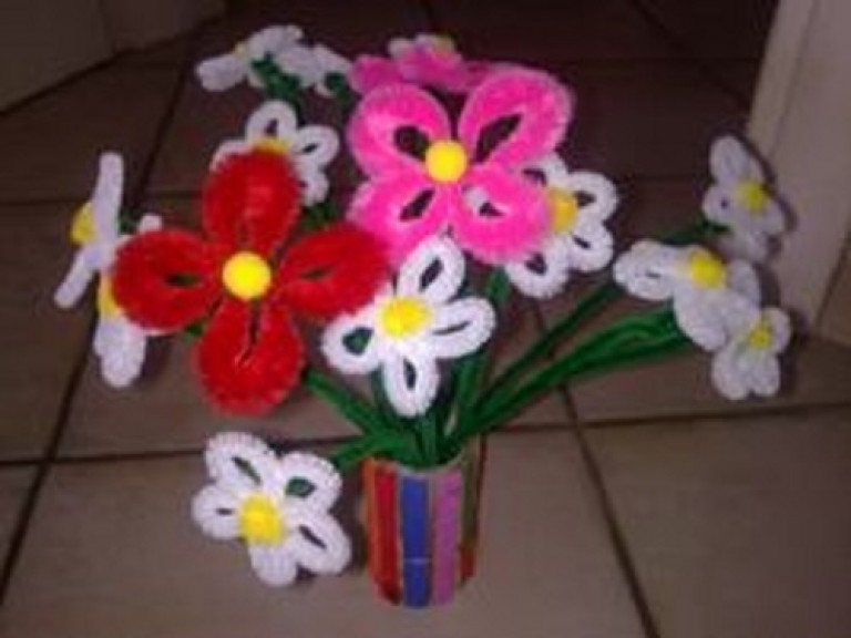 creare fiori finti con ciniglia