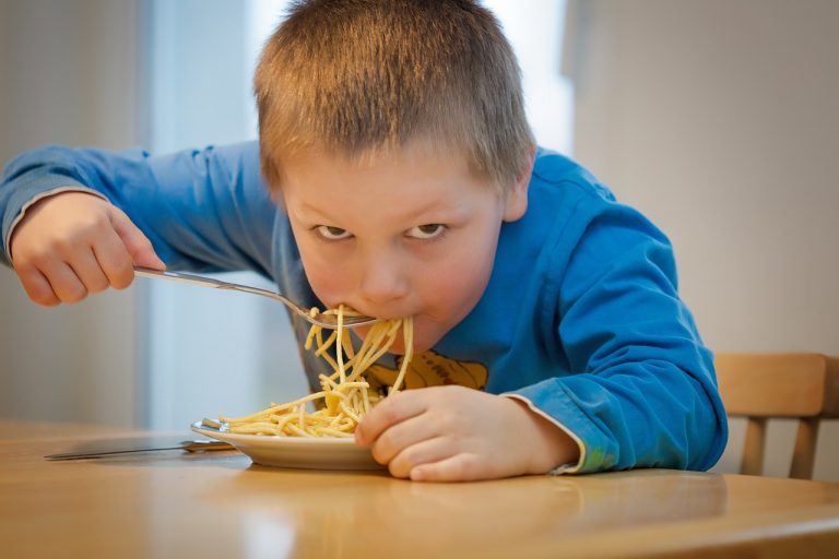 Le cause e rimedi dell'obesità infantile