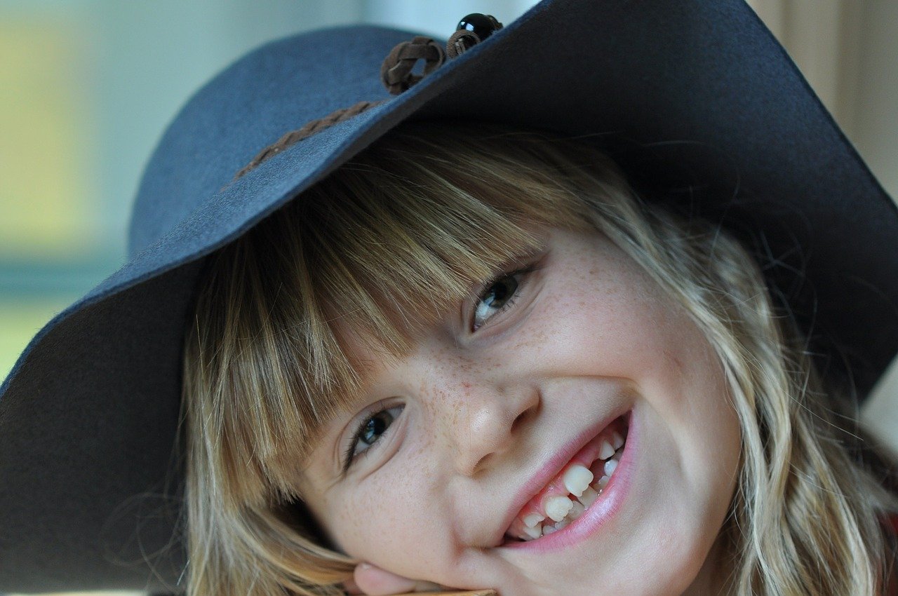 Quando cadono i denti da latte nei bambini?