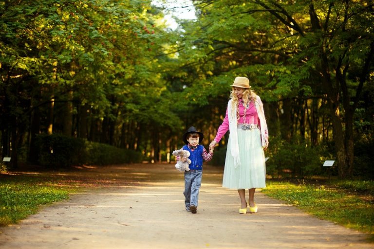 Come fare passeggiata con i figli