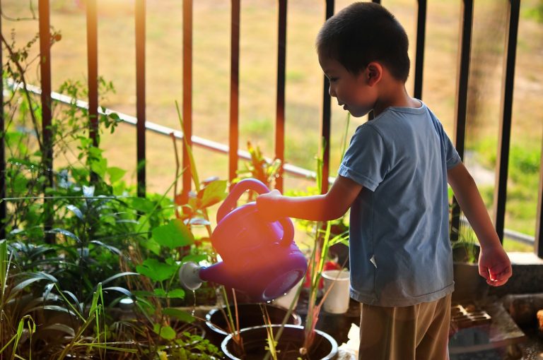 giardinaggio con i bambini