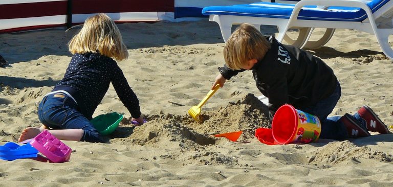 perché fa bene portare i bambini in spiaggi