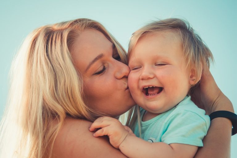 insegnare al bambino a fare pipì in piedi