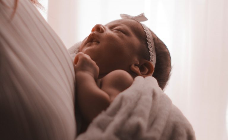 normale comportamento del sonno di un bambino