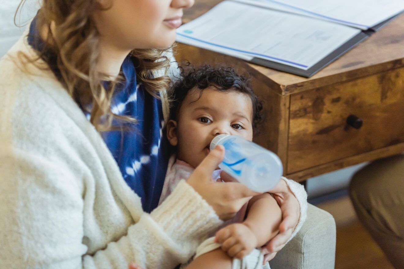 se il bambino rifiuta di rinunciare al biberon