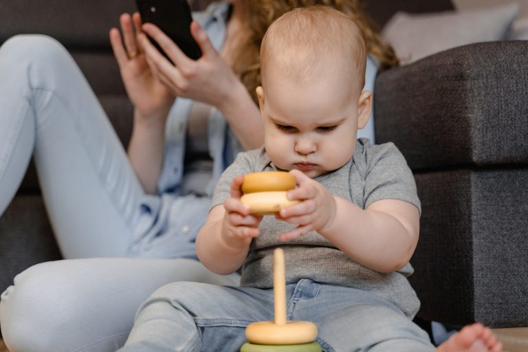 un bambino non vuole fare il pisolino