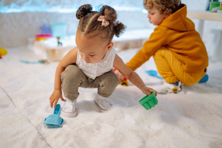 Il bambino è costantemente in movimento