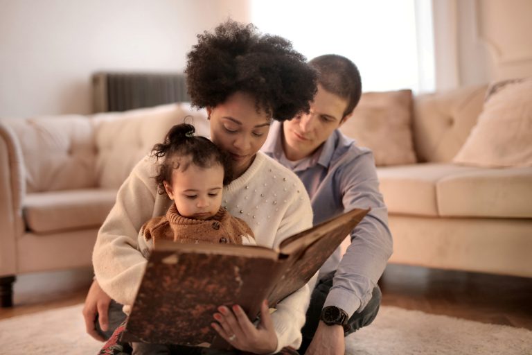 Il bambino vuole sentire la stessa storia ogni sera