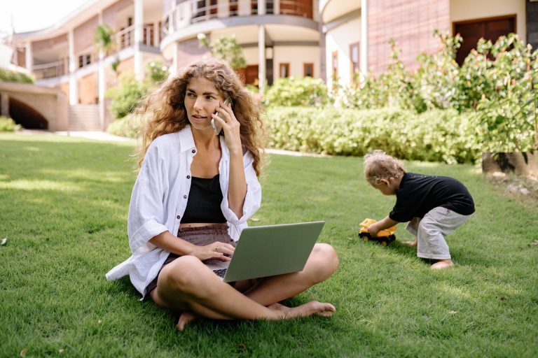 Insegnare al bambino a non interrompere durante una telefonata