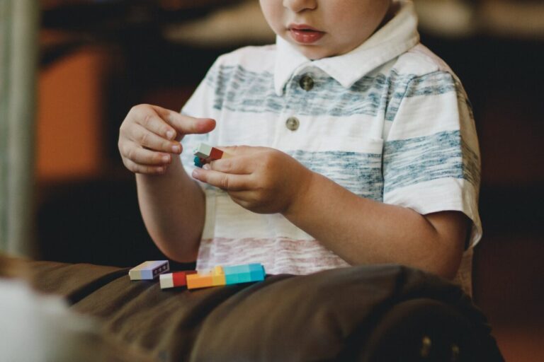 come insegnare destra e sinistra ai bambini